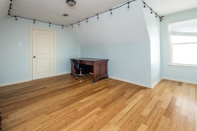 Building Photo - 4986 Wilburn Ave