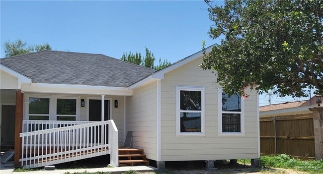 Building Photo - 20 Diaz Ave