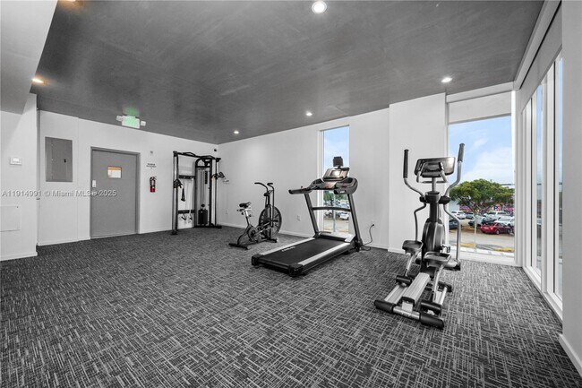 Building Photo - 475 NE 125th St