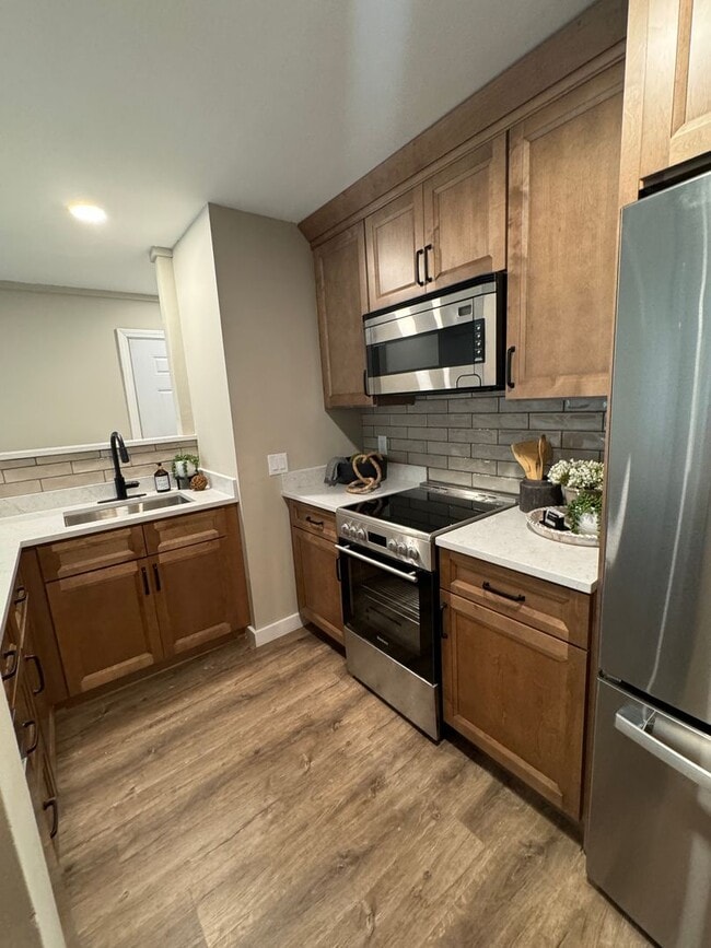 Building Photo - Beautiful One Bedroom Condo - HEAT INCLUDE...