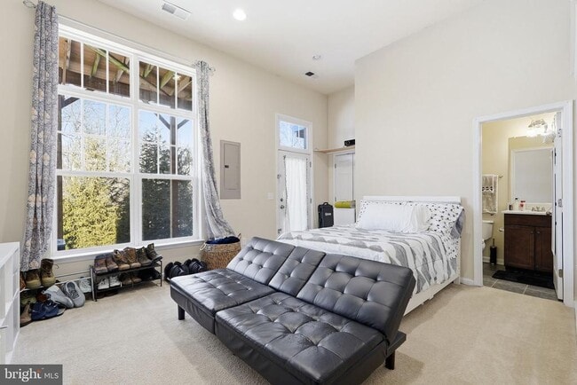 Building Photo - 9052 Isabel Ln