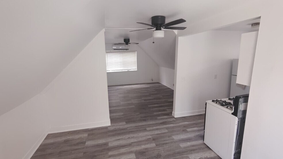 Bedroom - 507 Magnolia St