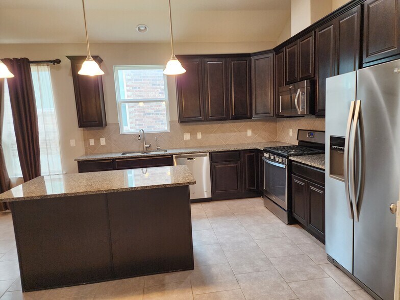 Building Photo - 27423 Paraiso Sands