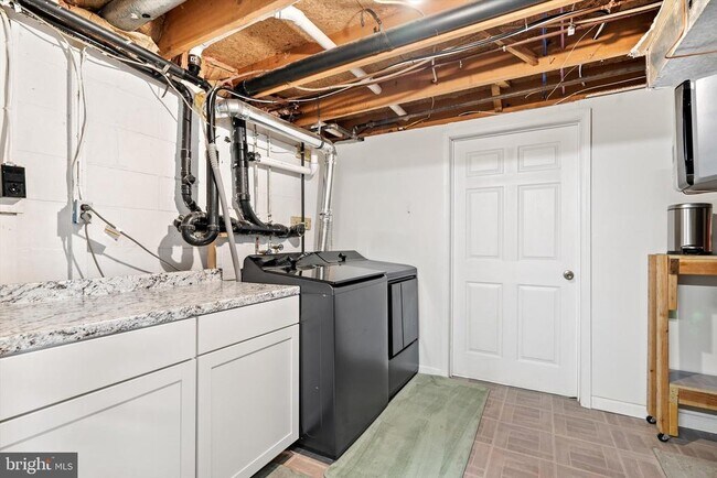 Building Photo - 29 Anita Dr