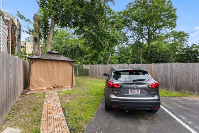 Building Photo - 761 Washington St