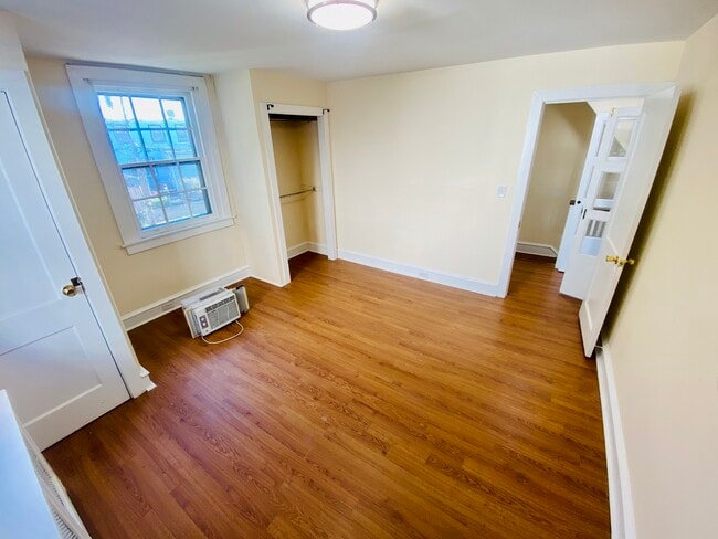 Building Photo - 1422 Markley St