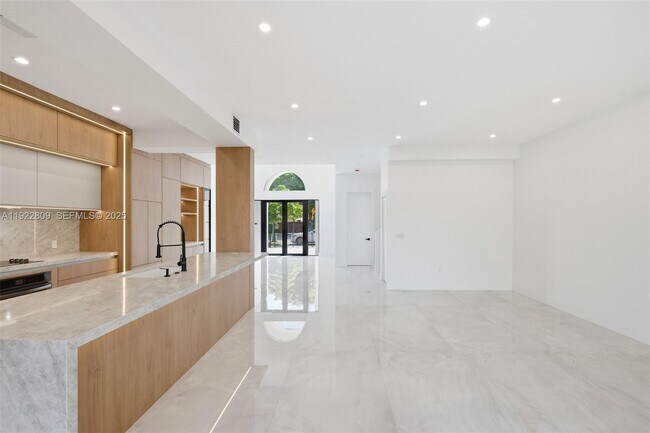 Building Photo - 3111 SW 12th St