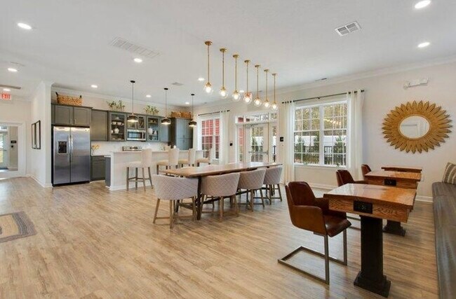 Building Photo - 205 Promenade Ln