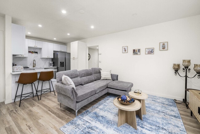 Building Photo - 815 SW Cloverdale St