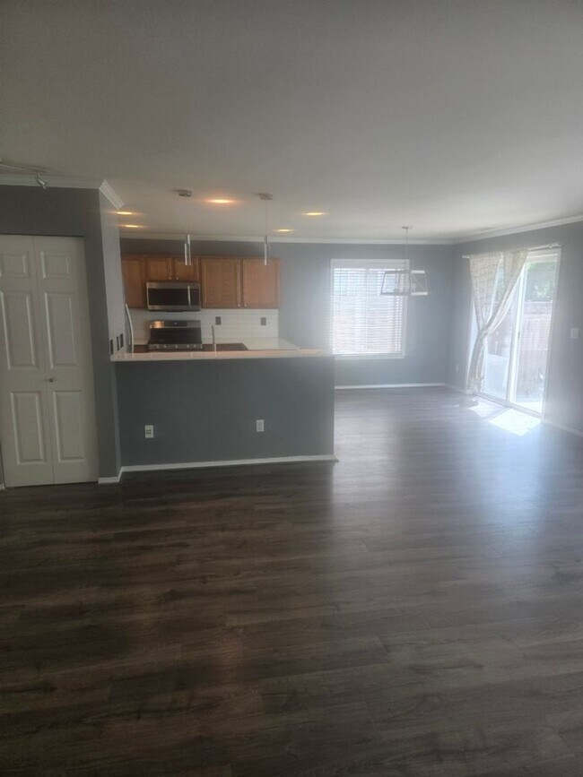 Building Photo - 3bd/2.5ba Maple Valley Home