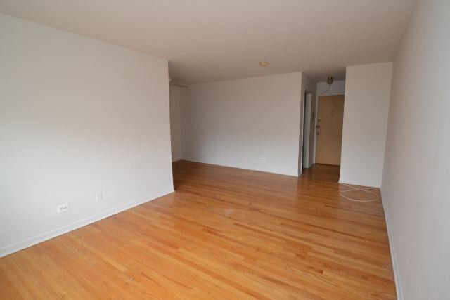 Building Photo - 535 W Aldine Ave