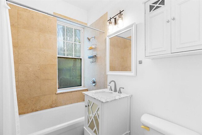 Building Photo - 340 Fairmount Ave