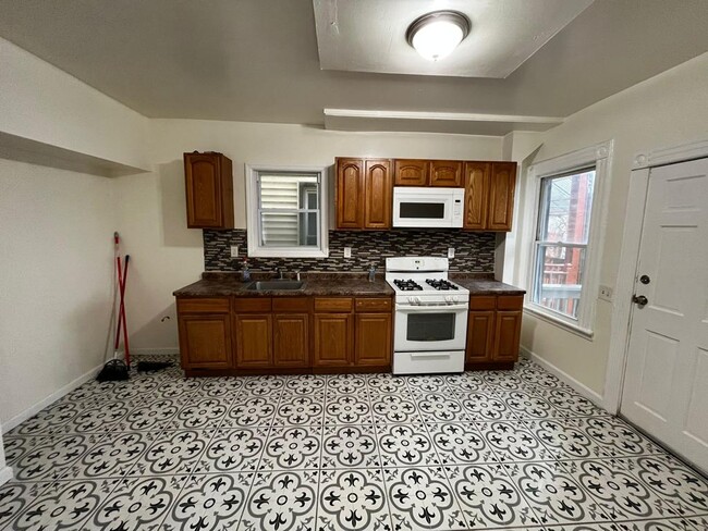 Building Photo - 207 Kearney St