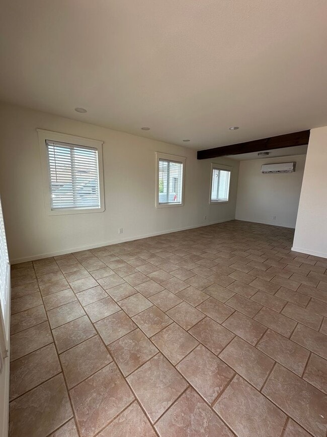 Building Photo - Newly Remodeled 3 bed 1 bath home!