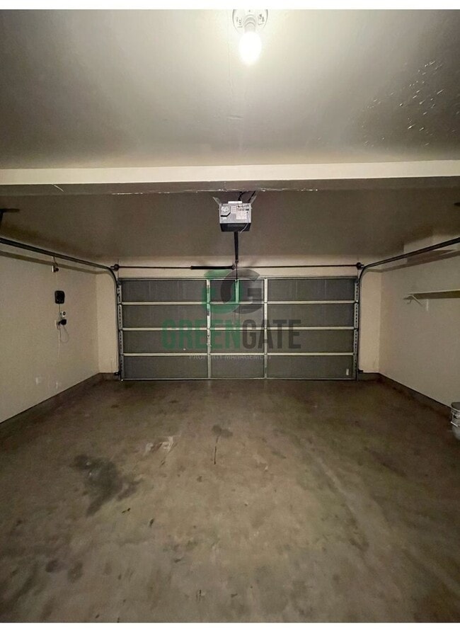 Building Photo - Two story 4 bedroom, 2.5 bath home in Stoc...