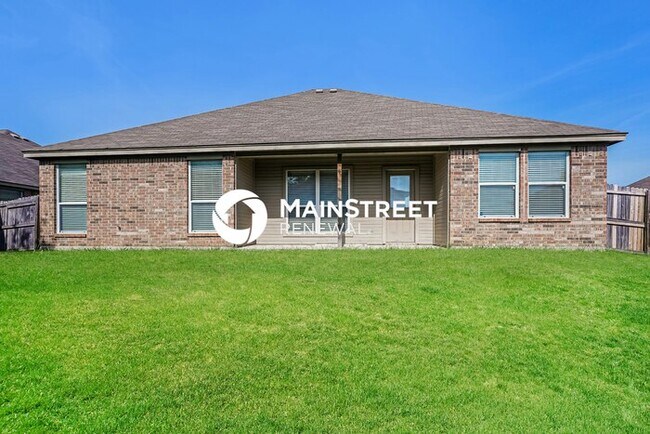 Building Photo - 3 Bedroom Pet-Friendly Home in Crowley, TX with Main Street Renewal