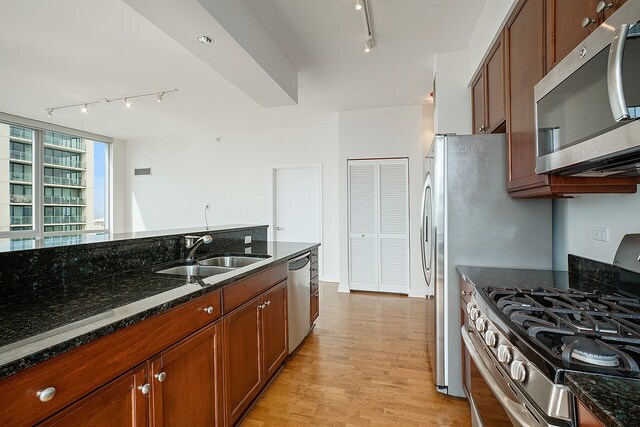 Building Photo - 1201 S Prairie Ave