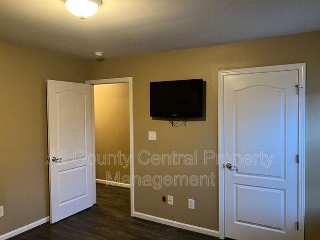 Building Photo - 8038 Mary Alice Way