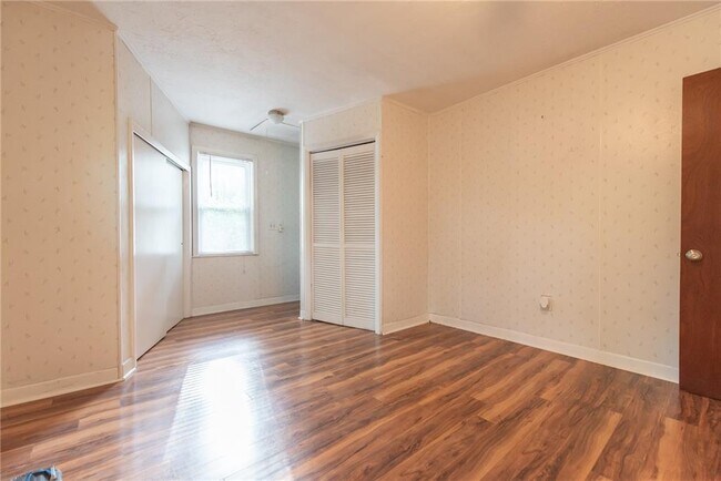 Building Photo - 2 Raymond St