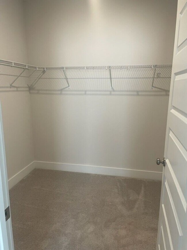 Building Photo - 4 Bedroom/2 Bathroom Minutes from Local Beach!