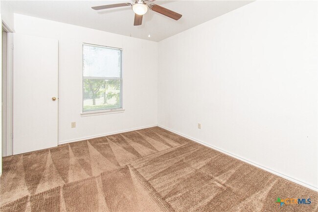 Building Photo - 1703 Cedarhill Dr