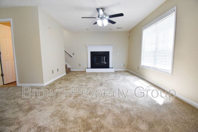 Building Photo - 71 Person Ct