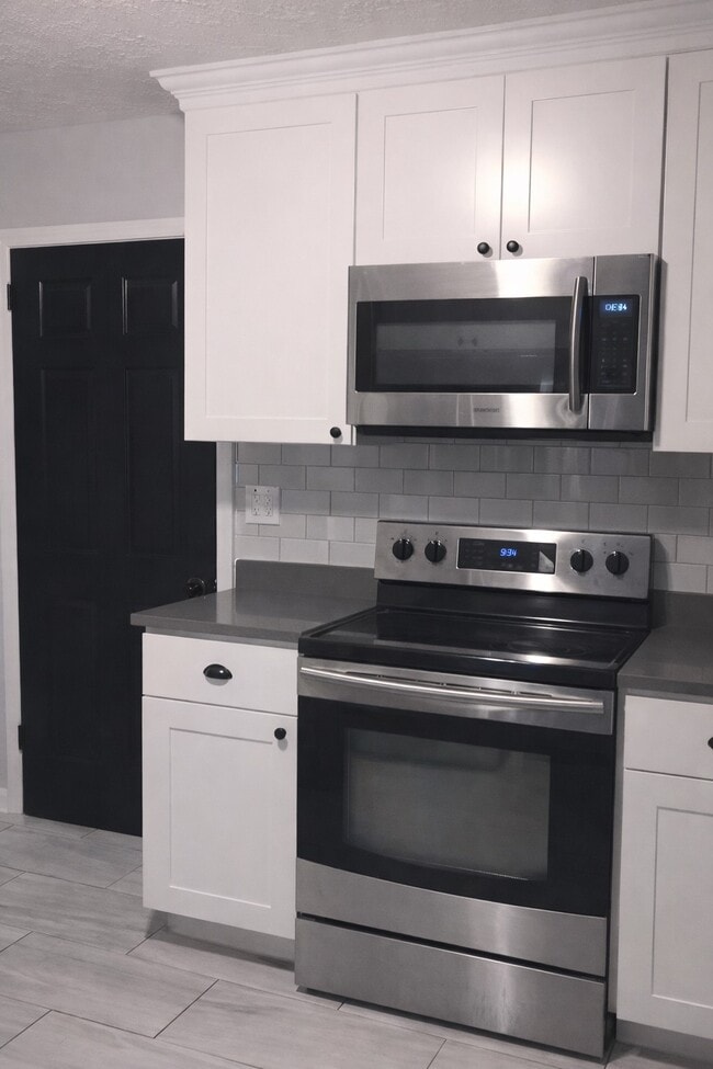 Building Photo - 734 Burgess Ave