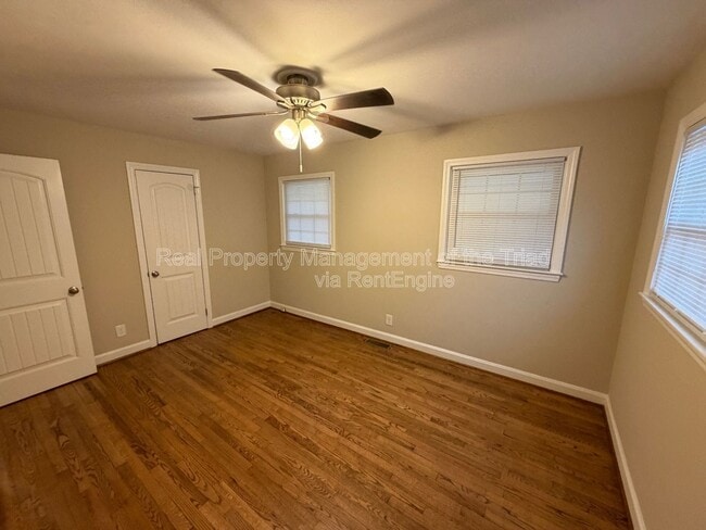 Building Photo - 2748 Lyndhurst Ave