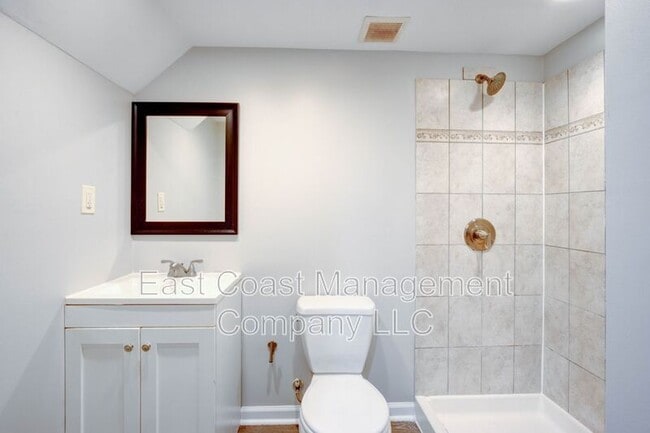 Building Photo - 2233 Graythorn Rd