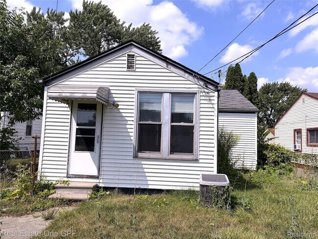 Building Photo - 14018 Hobart Ave
