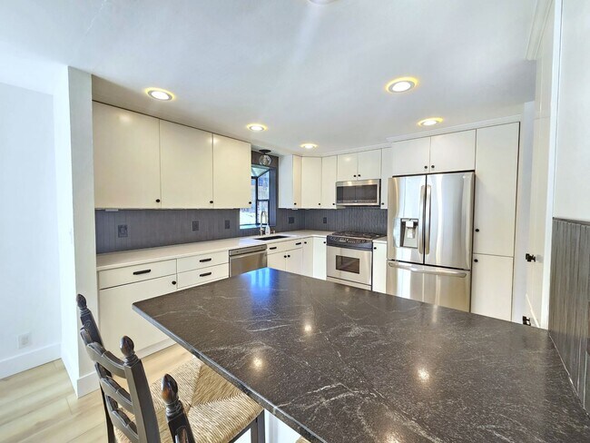 Building Photo - $2,995 - 5 Bed / 3 Bath Beautiful Home in ...