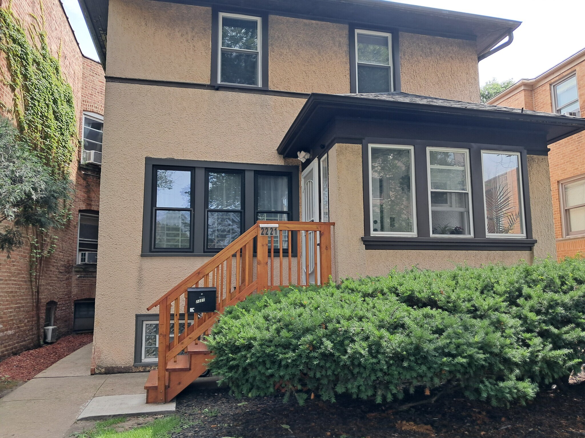 Front of Building - 2221 W Touhy Ave