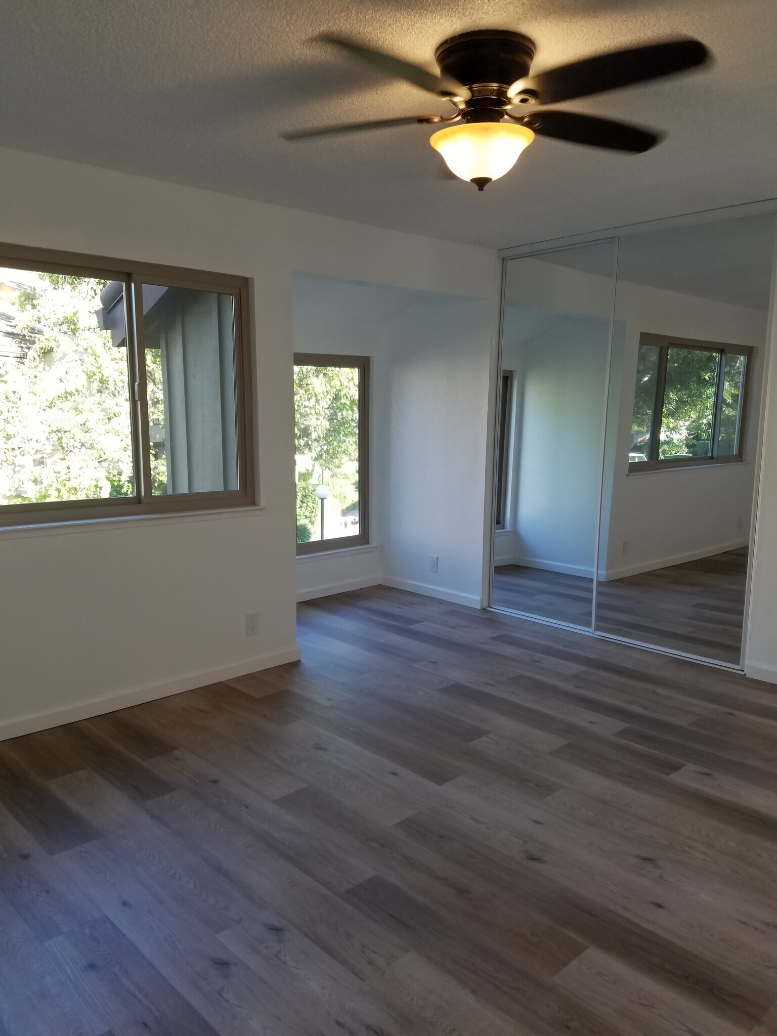 Building Photo - 792 Ferndale Ct