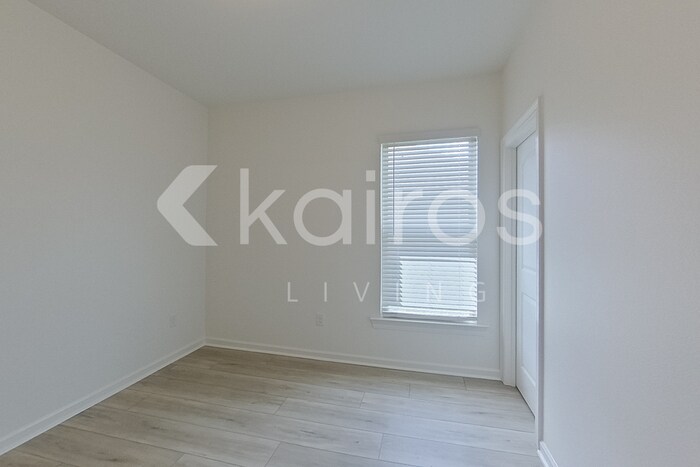 Building Photo - 117 Rainfall Ln