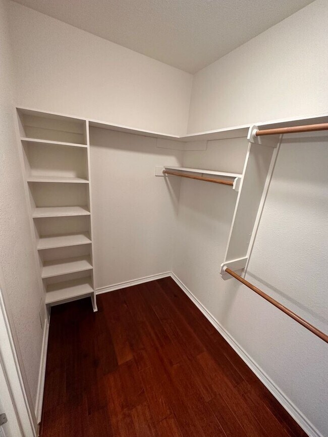 Building Photo - 115 Suncrest