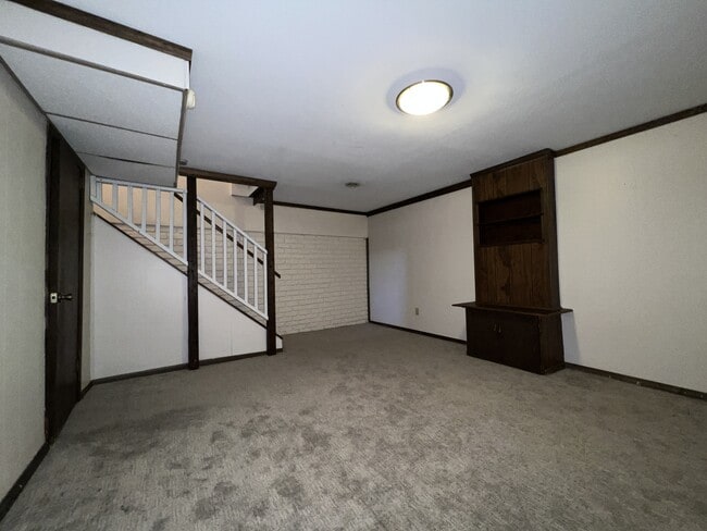 Building Photo - 3745 Hillcrest Rd