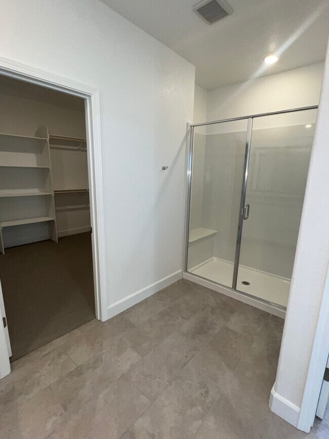 Building Photo - 4041 Flathead Dr