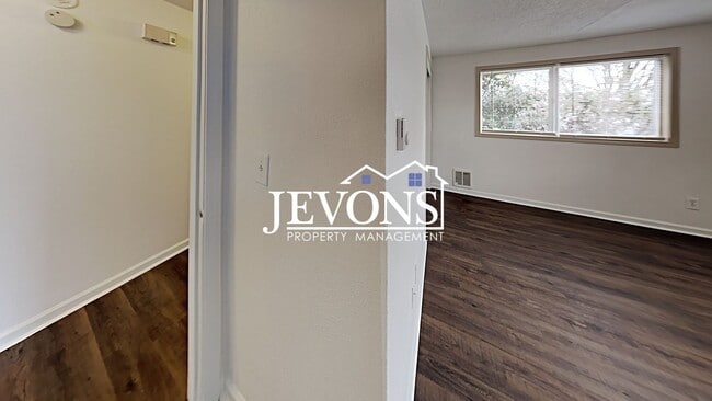 Building Photo - Charming duplex in a walkable location near the University of Puget Sound