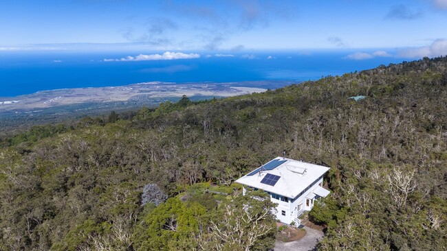 Building Photo - Plantation Style Estate Home