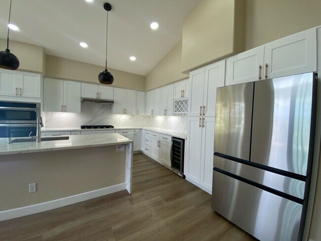Building Photo - 3+ bd 2.5bth in The Summit of Ocean Hills