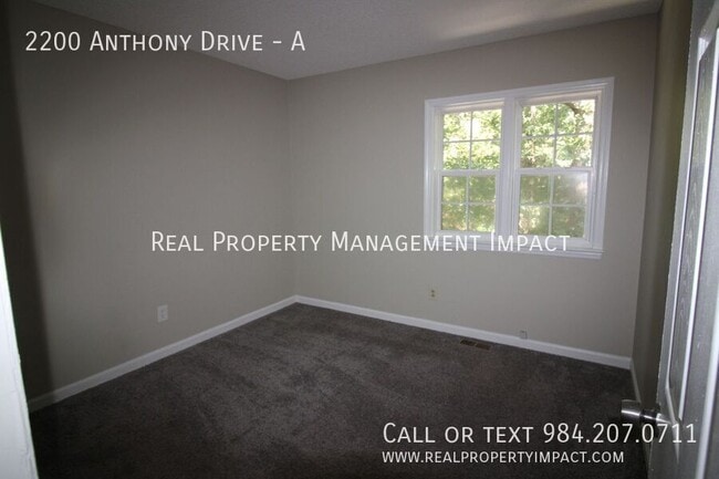 Building Photo - 2200 Anthony Dr