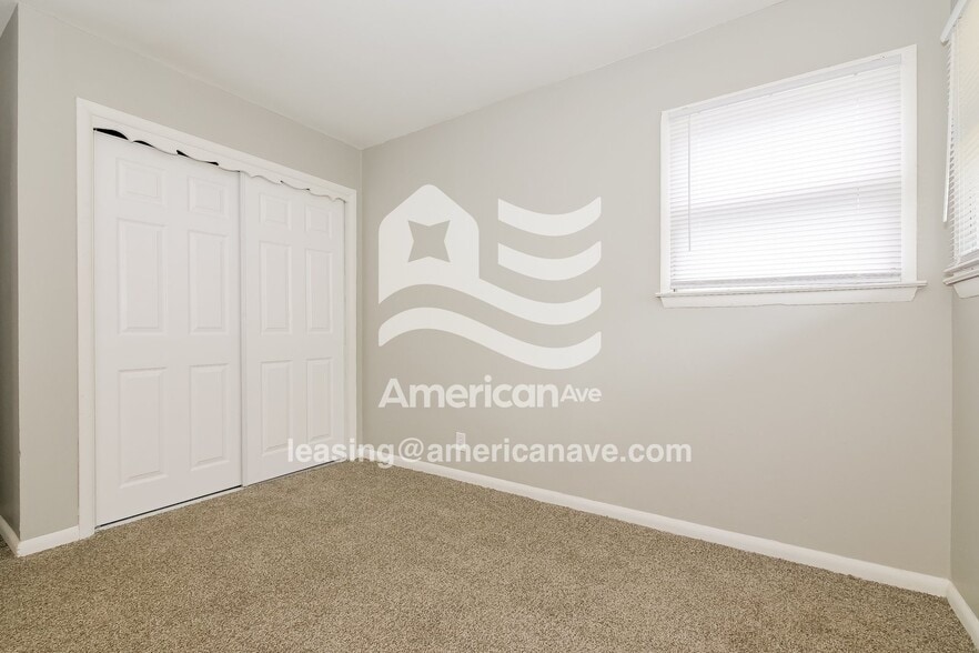 Building Photo - 3876 Parker St