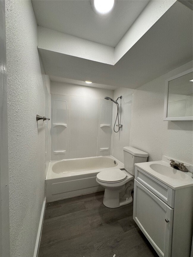 Building Photo - 1747 5th St