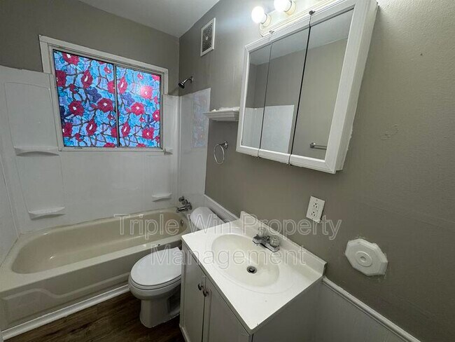 Building Photo - 915 Mullanphy Ln