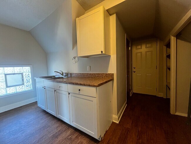 Primary Photo - 666 Sims Ave