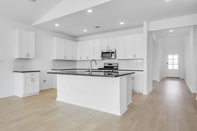 Building Photo - 304 Crumpton Wy