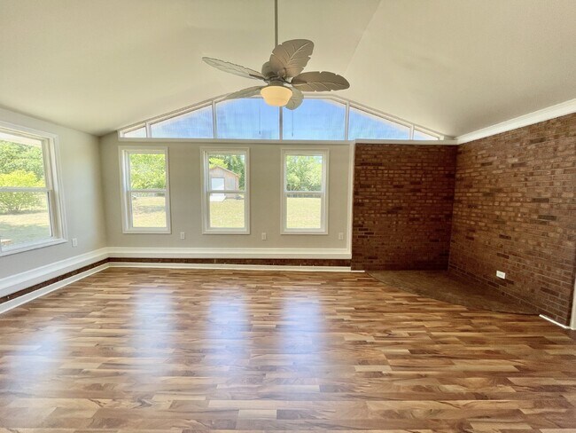 Building Photo - 4 Bed, 2 Bath Nest In Cottonade Close To Base