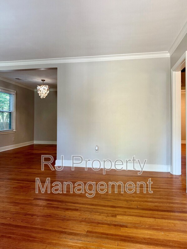 Building Photo - 2888 Midland Ave