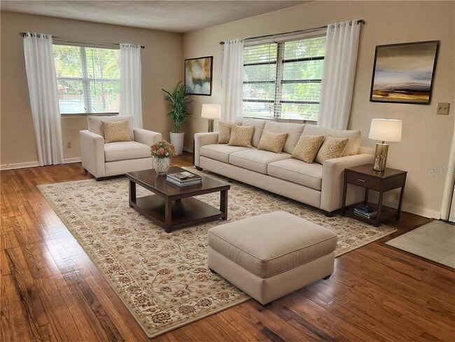 Building Photo - 310 E Poinsettia St