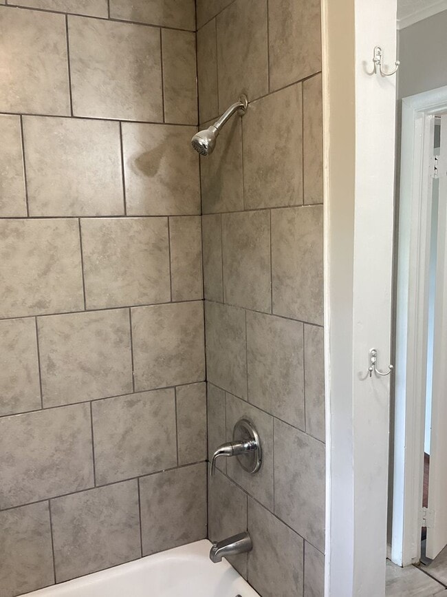 Building Photo - For Rent / En Alquiler 3 Bedroom House Lakehurst